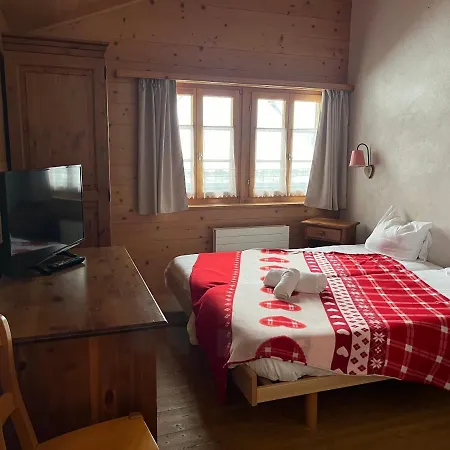 Отель L'auberge De L'ours Вер-ль-Эглиз